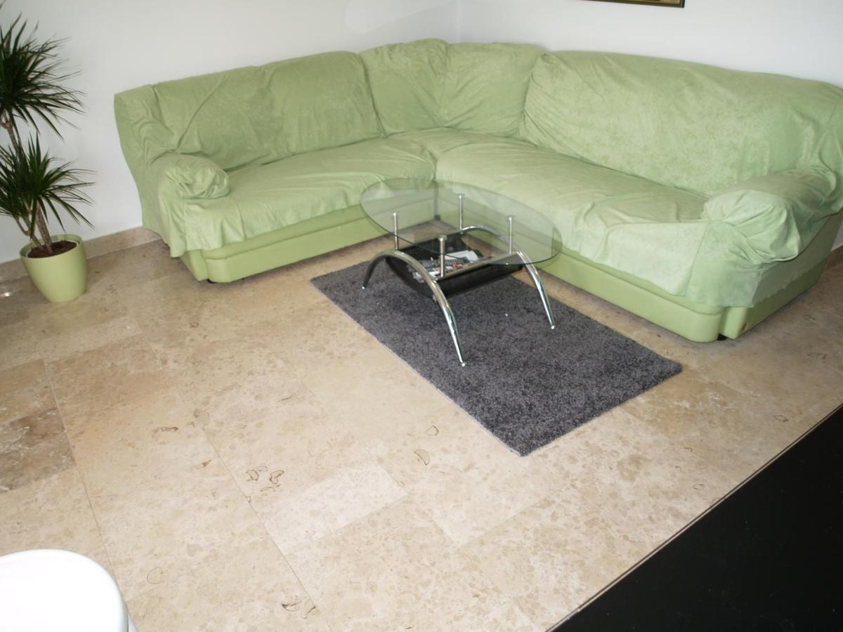 Apartment Pud Oreh Roč Rum bild